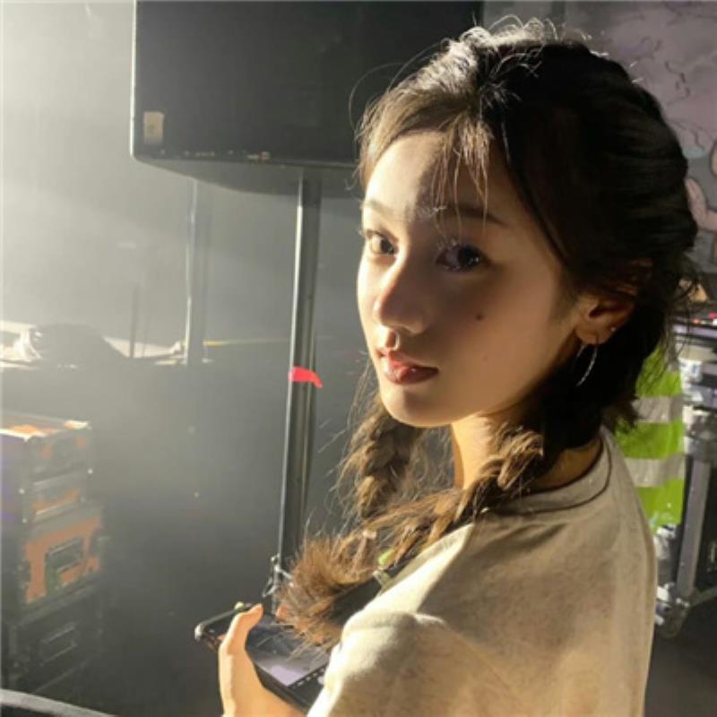 金華美女陪玩學生車模艾婉英