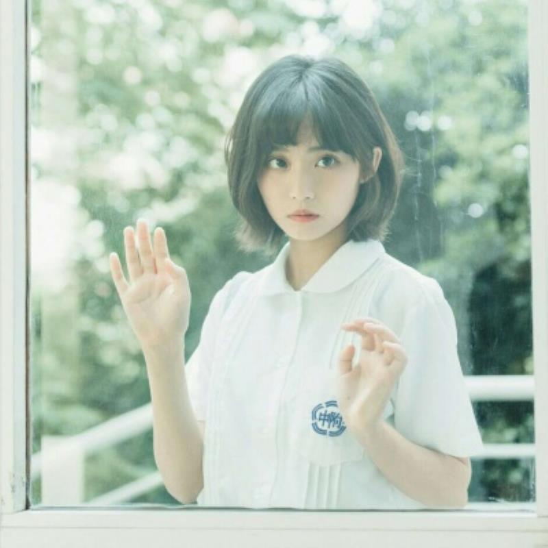 包頭結(jié)伴游時(shí)尚空姐棟雪晴