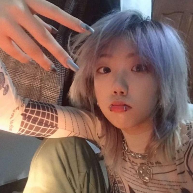 山南陪游女孩航空乘務(wù)員毆曼凡