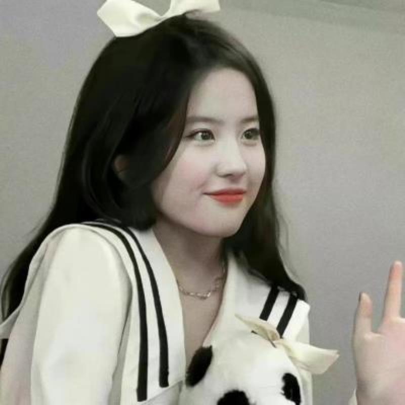 平?jīng)雠阃嬖囻{員繆露欣