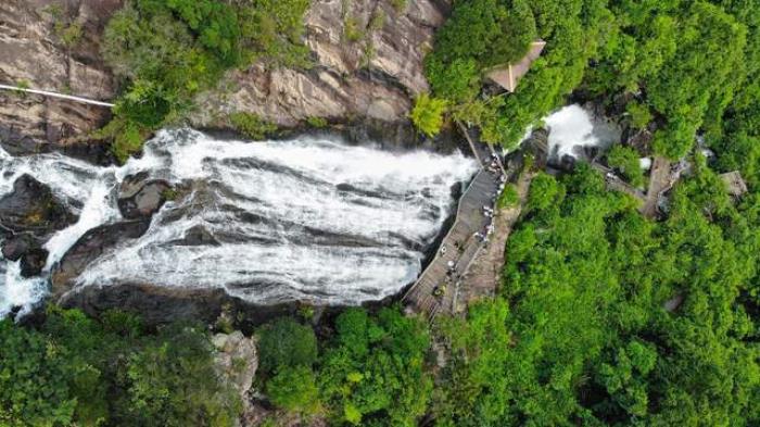 中國落差最大的瀑布,負離子含量極高,位列廣東景區天然氧吧之首 中國落差最大的瀑布,負離子含量極高,位列廣東景區天然氧吧之首