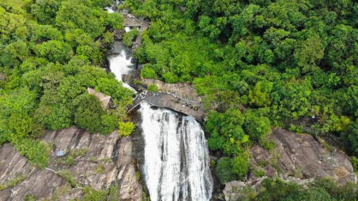 中國落差最大的瀑布,負離子含量極高,位列廣東景區天然氧吧之首 中國落差最大的瀑布,負離子含量極高,位列廣東景區天然氧吧之首