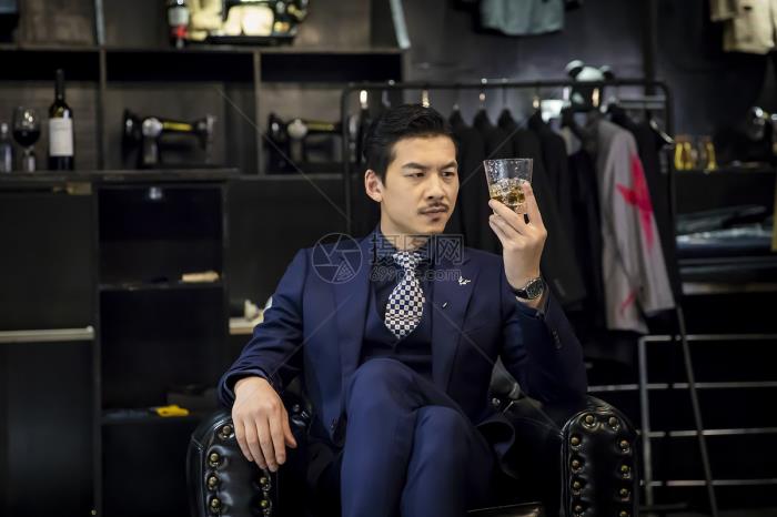 天津商務伴游服務身高173的職業(yè)模特(組圖)