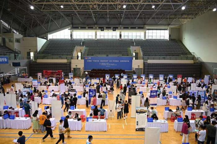 昆明伴游學(xué)院舉辦“千校萬崗就業(yè)商務(wù)伴游”畢業(yè)生雙選會(huì) 昆明伴游學(xué)院舉辦“千校萬崗就業(yè)商務(wù)伴游”畢業(yè)生雙選會(huì)