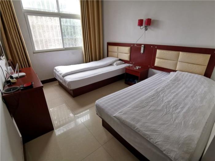 從信陽伴游資源現狀入手，分析信陽伴游氣候、人文自然、紅色資源起源優勢