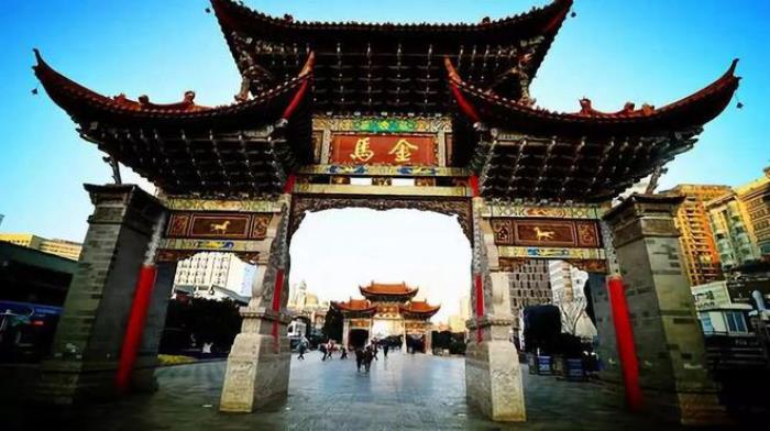 去昆明，邂逅寒冷冬日的春暖花開