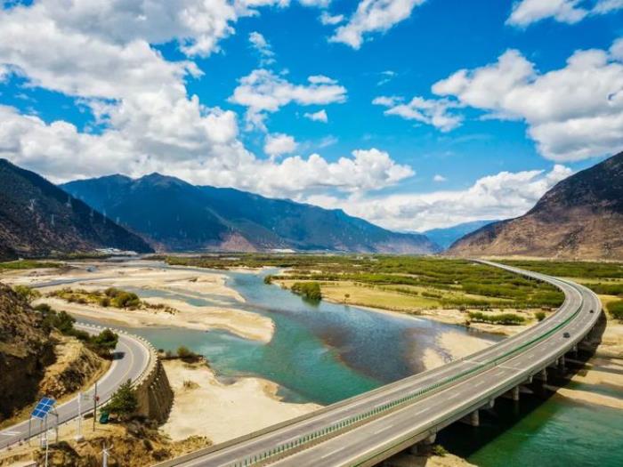 最美的風景,永遠在路上!適合春天出發的5條自駕路線,出發吧! 最美的風景,永遠在路上!適合春天出發的5條自駕路線,出發吧!