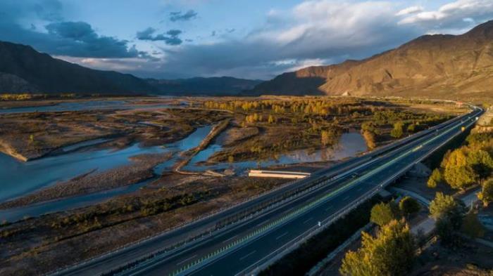 最美的風景,永遠在路上!適合春天出發的5條自駕路線,出發吧! 最美的風景,永遠在路上!適合春天出發的5條自駕路線,出發吧!