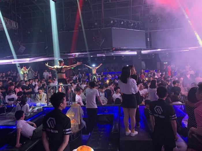 夜場招聘男模第一次見吳謝宇時經理帶隊經理會睜一只眼閉一只眼(組圖) 夜場招聘男模第一次見吳謝宇時經理帶隊經理會睜一只眼閉一只眼(組圖)