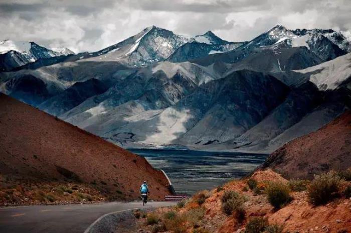 去新疆,看世界的風(fēng)景 去新疆,看世界的風(fēng)景