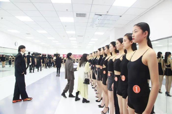 上海學(xué)生伴游兼職,給您一個一勞永逸的選擇,屌絲及無誠意者勿擾 上海學(xué)生伴游兼職,給您一個一勞永逸的選擇,屌絲及無誠意者勿擾