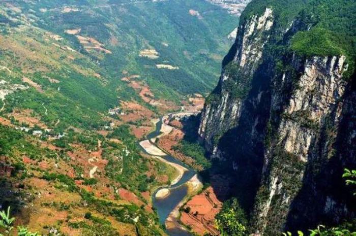 在云南世界最高橋上,看亞洲落差最大的瀑布,會(huì)有多震撼!