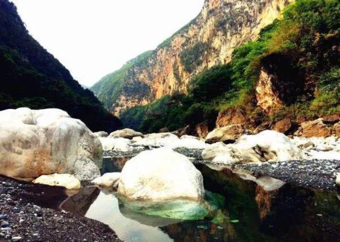 在云南世界最高橋上,看亞洲落差最大的瀑布,會(huì)有多震撼!