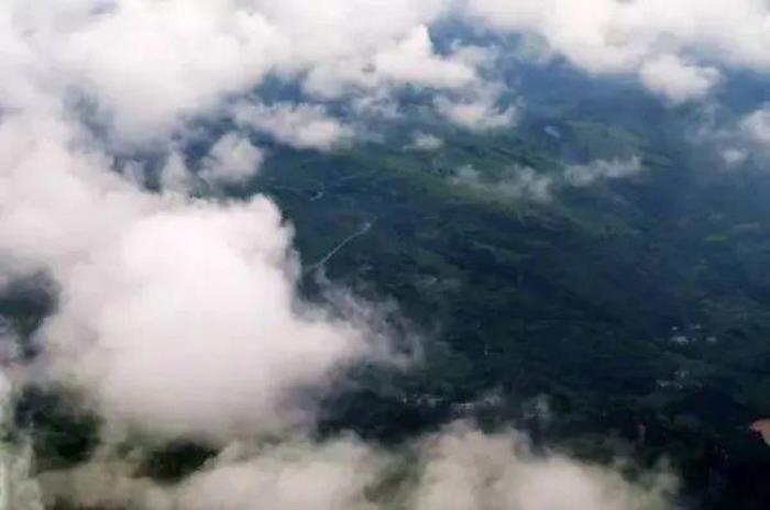 在云南世界最高橋上,看亞洲落差最大的瀑布,會(huì)有多震撼!