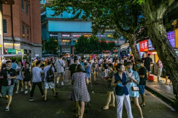 武漢江漢路水塔美食街網(wǎng)紅美食