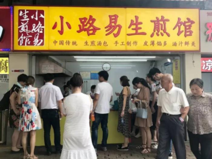 武漢江漢路水塔美食街網(wǎng)紅美食