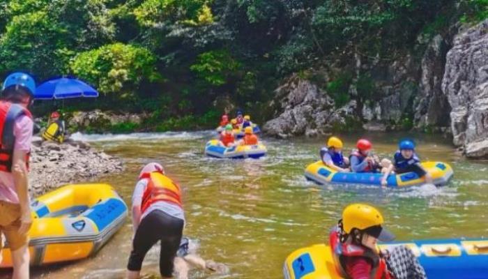 天門(mén)山漂流 天門(mén)山漂流