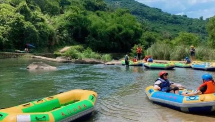 天門(mén)山漂流 天門(mén)山漂流