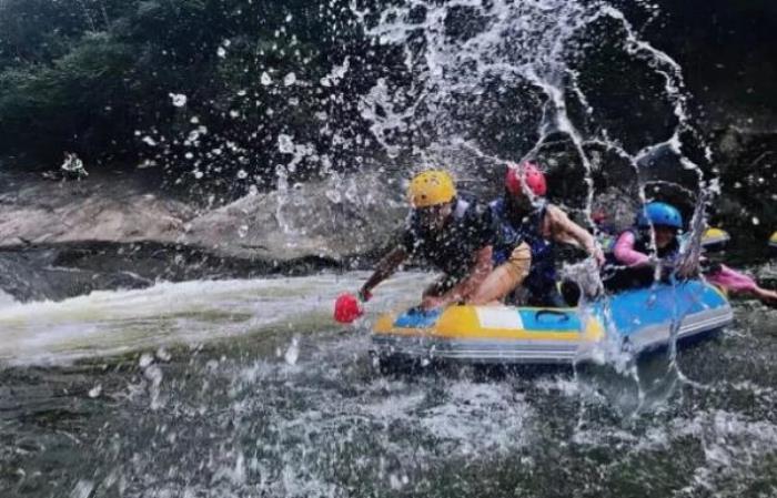 天門(mén)山漂流 天門(mén)山漂流