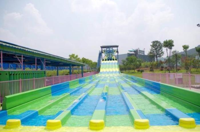 安吉歡樂風暴水上樂園 安吉歡樂風暴水上樂園