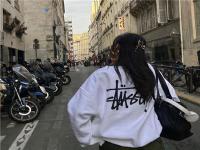 韶關(guān)向?qū)О橛瓮鈪R交易員俎艷花