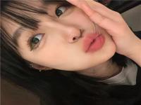 泰興向?qū)О橛卧拕?wù)員盈甜蘭