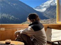 東方伴游廣告閉璐菱