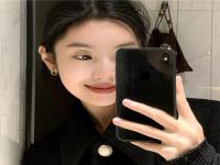 保山結伴游玩靚麗車模是冉